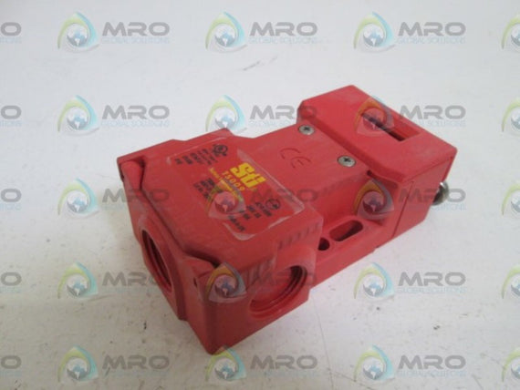 STI 44501-0110 T5009-021SM  SAFETY INTERLOCK SWITCH * NEW NO BOX *