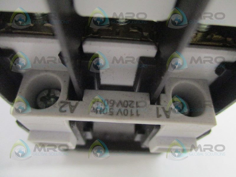 SIEMENS 3RT1526-1AK60 CONTACTOR 110/120V (AS PICTURED) NSNP