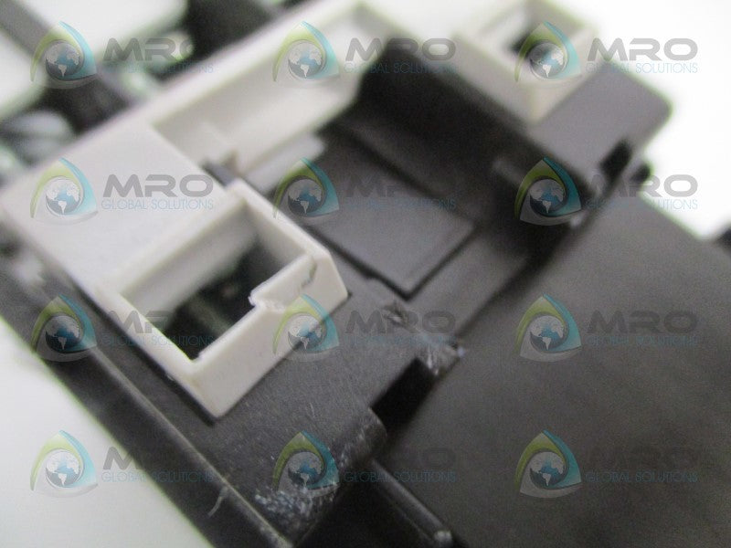SIEMENS 3RT1526-1AK60 CONTACTOR 110/120V (AS PICTURED) NSNP