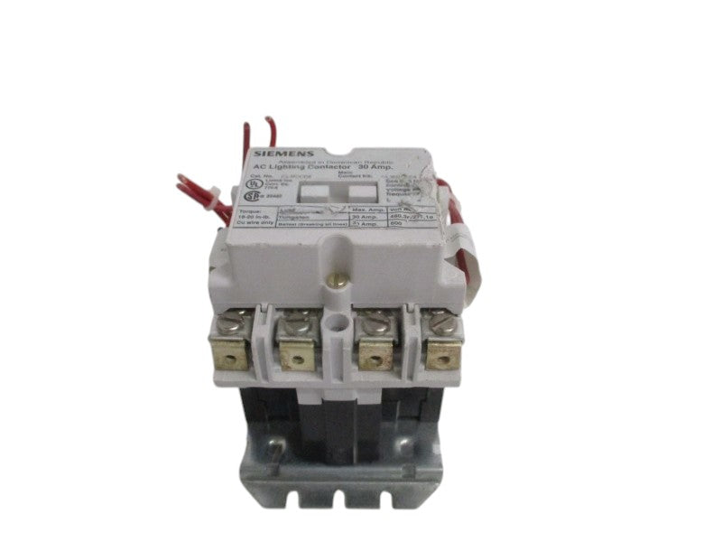 SIEMENS CLM0C04 AC LIGHTING CONTACTOR (AS PICTURED) UNMP