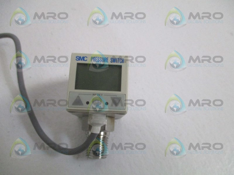 SMC ZSE5B-02-27L PRESSURE SWITCH  NSMP