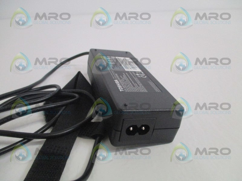 TOSHIBA PA3755U-1ACA AC/DC ADAPTER UNMP
