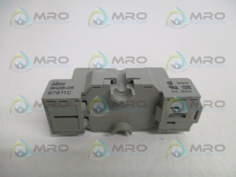 IDEC SH2B-05 RELAY SOCKET * NEW NO BOX *