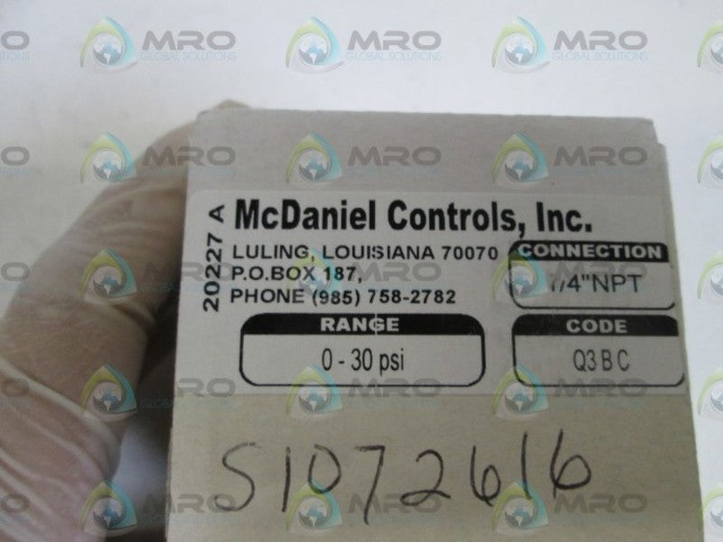MC DANIEL CONTROLS, INC. GAUGE 1/4" NPT 0-30PSI Q3BC NSMP