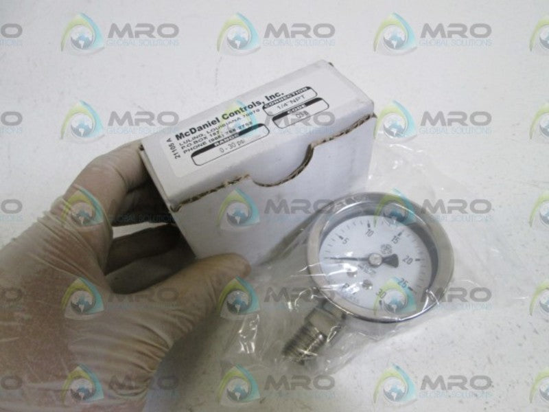 MC DANIEL CONTROLS. INC. GAUGE 1/4" NPT 0-30PSI Q3B NSMP