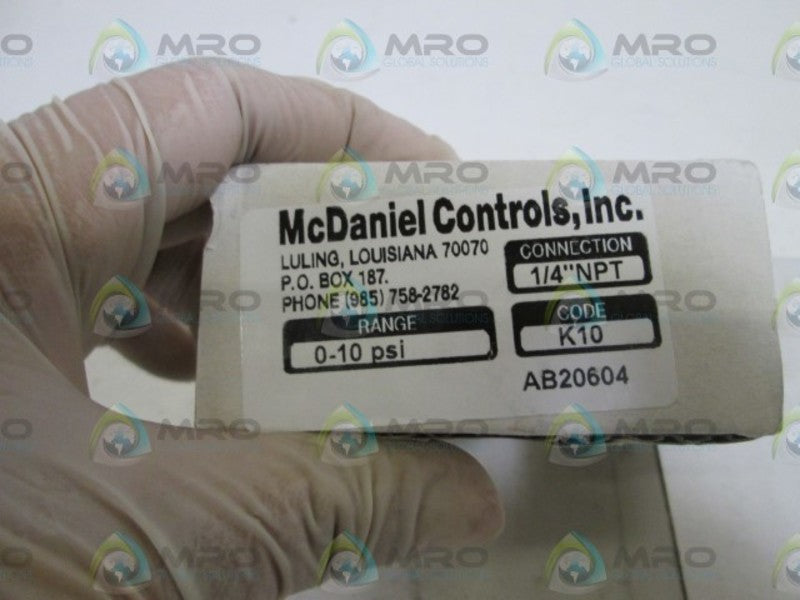 LOT OF 2 MC DANIEL CONTROLS, INC. GAUGE 1/4" NPT 0-10PSI K10 NSMP