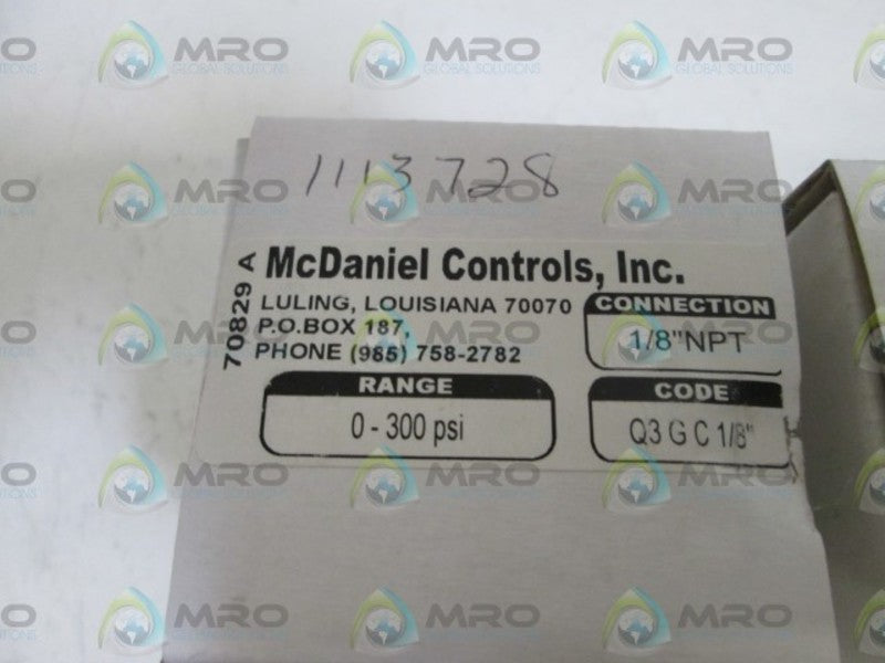 LOT OF 2 MC DANIEL CONTROLS, INC. GAUGE 1/8" NPT 0-300PSI Q3GC 1/8" NSMP