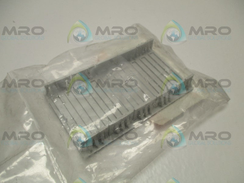 MERLIN GERIN 68991 5-POLE BLANKING PLATE  NSMP