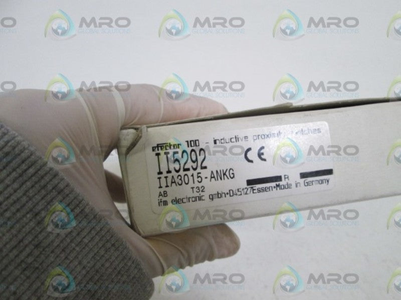 IFM EFECTOR II5292 INDUCTIVE PROXIMITY SENSOR (AS PICTURED) NSMP