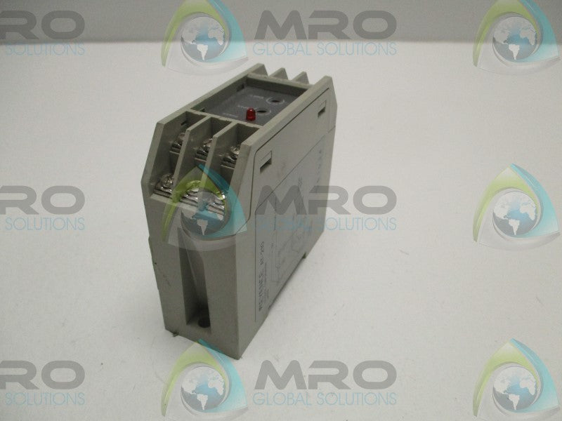 KEYENCE AT-210 SENSOR AMPLIFIER UNIT  NSNP