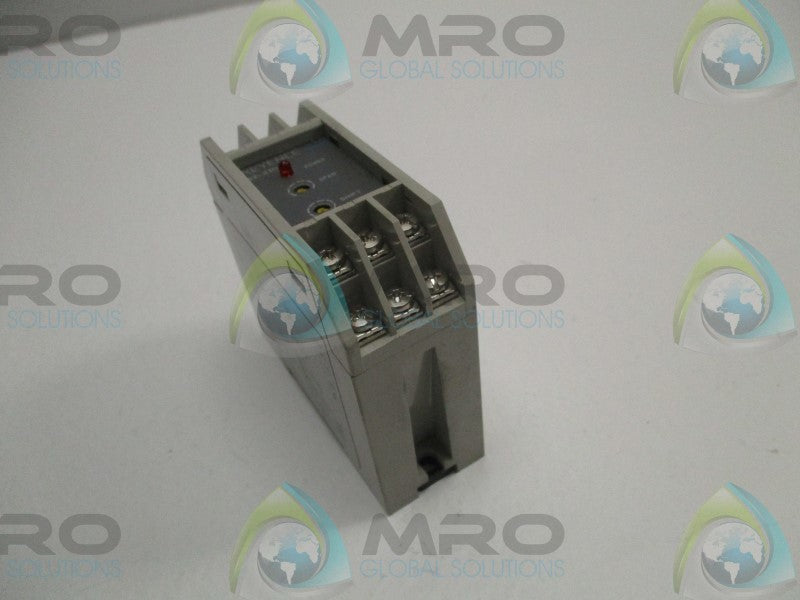 KEYENCE AT-210 SENSOR AMPLIFIER UNIT  NSNP