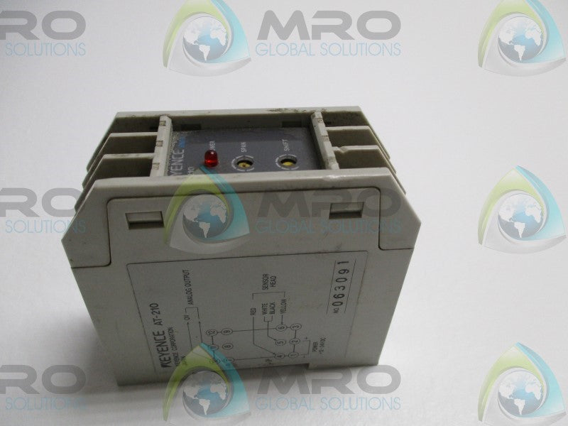 KEYENCE AT-210 AMPLIFIER SENSOR  UNMP
