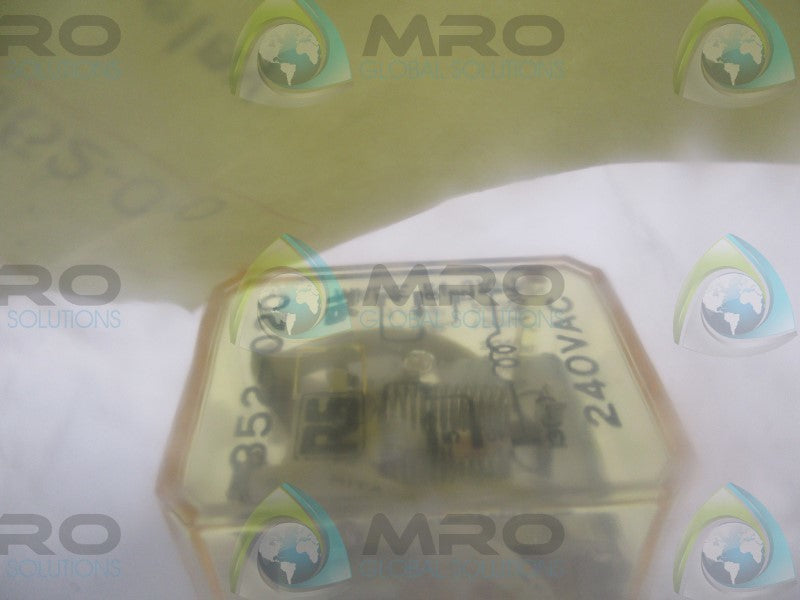 IDEC RH2B-RS-AC240 352-020 RELAY 240VAC  NSMP