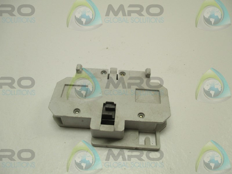 CUTLER HAMMER C320KGS6 AUXILIARY CONTACT BLOCK  UNMP