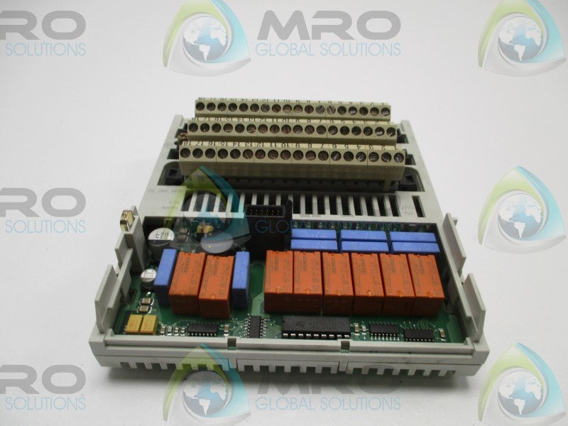 SCHNEIDER TSX MOMENTUM 170ADM39030 I/O BASE  UNMP