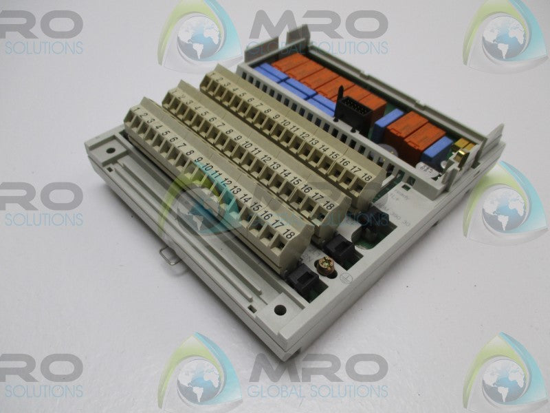 SCHNEIDER TSX MOMENTUM 170ADM39030 I/O BASE  UNMP