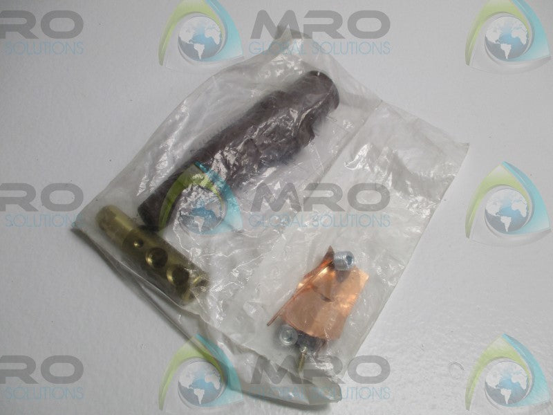 LEVITON 208-16D22-H MALE DETACHABLE PLUG  NSMP
