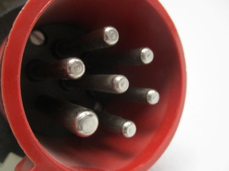 CEEFORM 32-6h/380 PIN & SLEEVE PLUG  NSNP