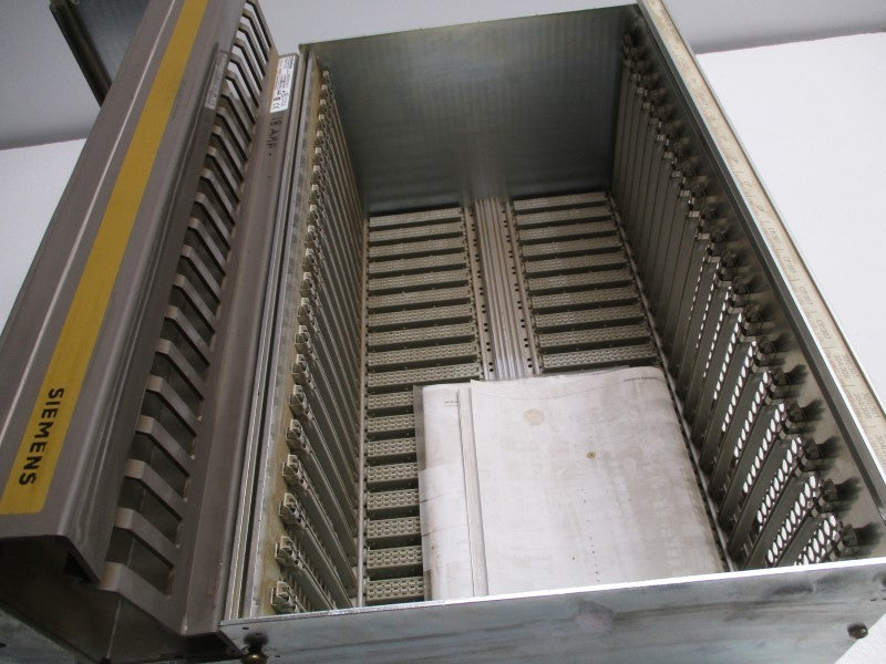SIEMENS SIMATIC S5 6ES5188-3UA12 21-SLOT RACK UNIT (AS PICTURED)  UNMP