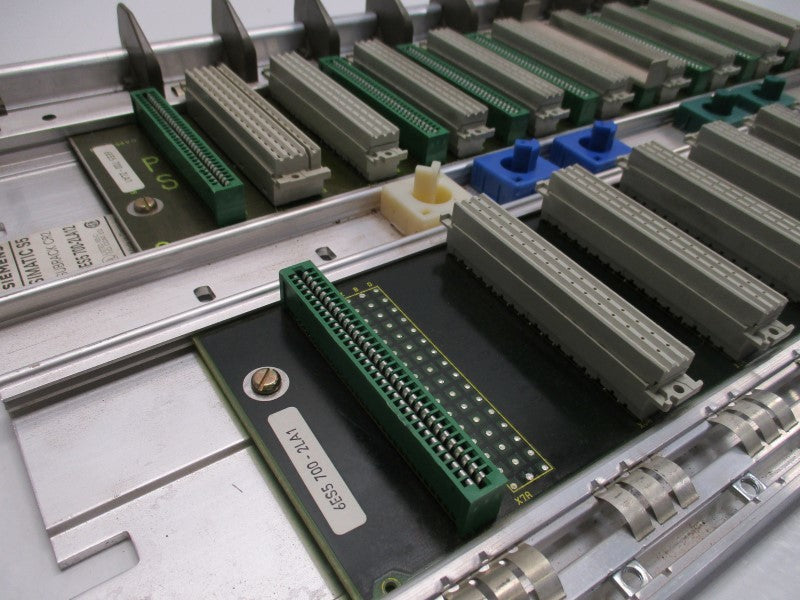 SIEMENS SIMATIC S5 6ES5700-2LA12 SUBRACK CR2  UNMP