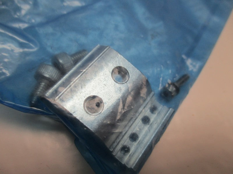 SMC BMB8-050S SWITCH MOUNTING BRACKET  NSMP