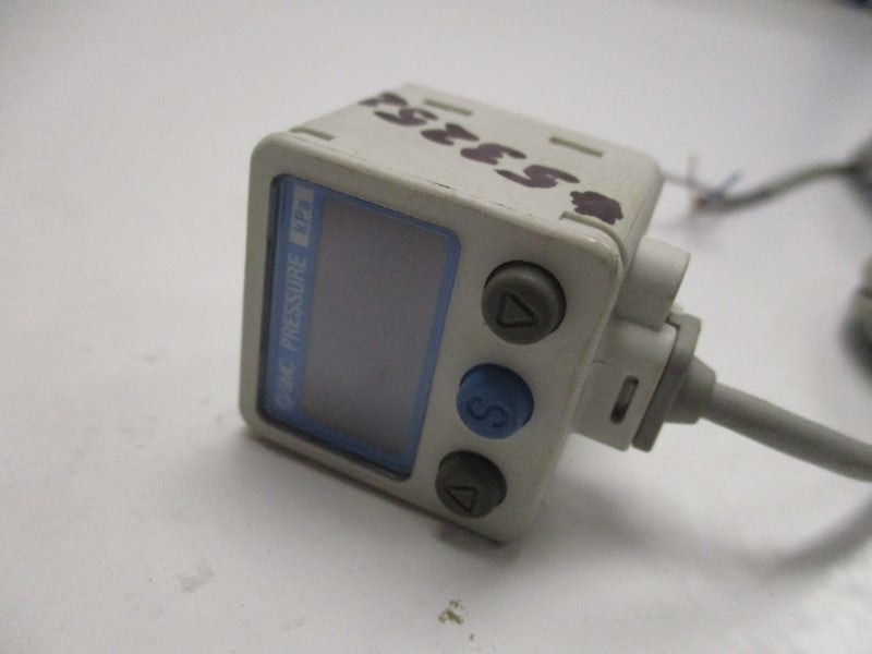 SMC ZSE40AF-01-V PRESSURE SWITCH  NSNP