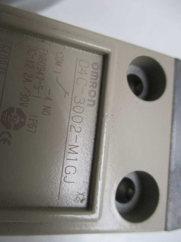 OMRON D4C-3002-M1GJ LIMIT SWITCH  NSNP