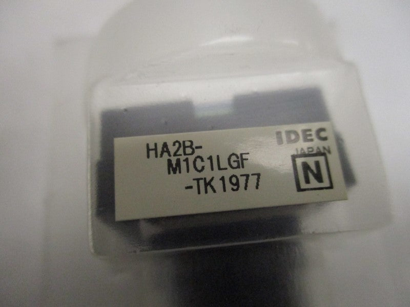 IDEC HA2B-M1C1LGF-TK1977 GREEN PUSHBUTTON  NSMP