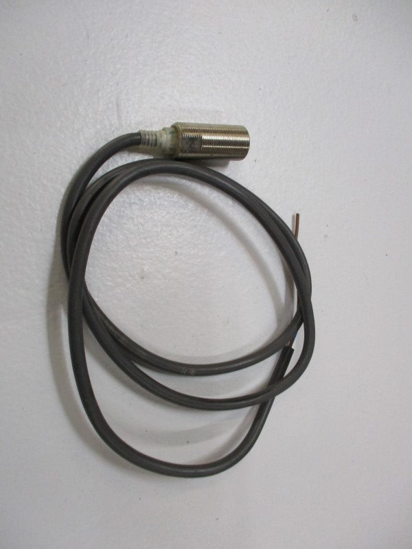 OMRON E2E-X5Y1  UNMP