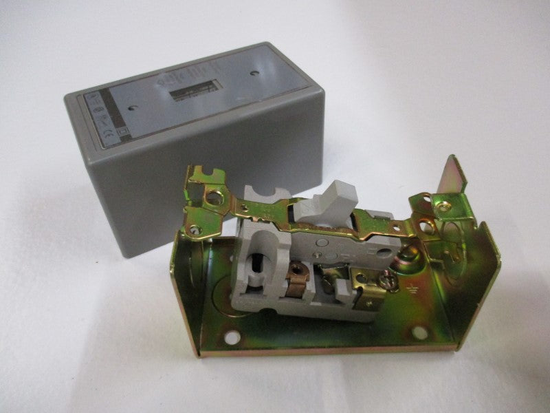 SQUARE D 2510-FG1 (MISSING ACCESSORIES)  NSNP