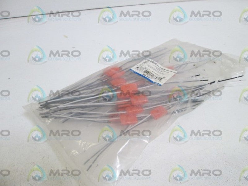 LOT OF 36 THOMAS & BETTS LUMINAIRE DISCONNECT LD2-D NSNP IN BAG