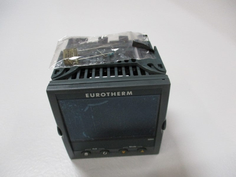 EUROTHERM 3204/CC/VH/RRDX/R/XXX/G/ENG/ENG  NSMP