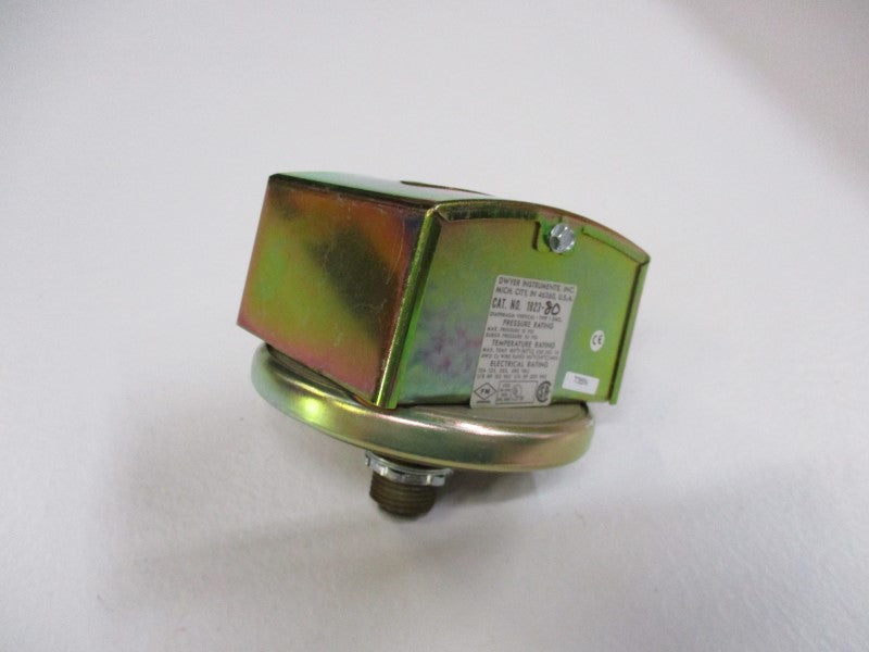 DWYER 1823-80 (0.8PSI) UNMP