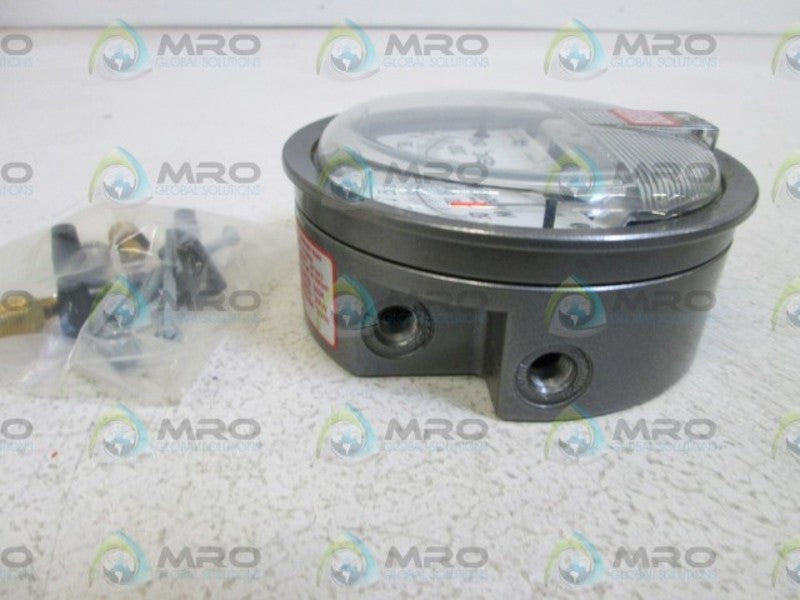 DWYER 2001DC PRESSURE GAUGE  NSNP