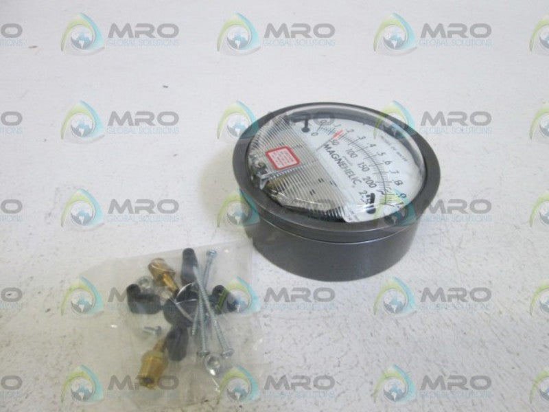 DWYER 2001DC PRESSURE GAUGE  NSNP