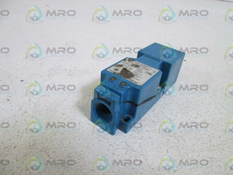 INDUSTRIAL SPARE PART INDUCTIVE PROX. LIMIT SWITCH 871LXNB15S40 SER. A  UNMP