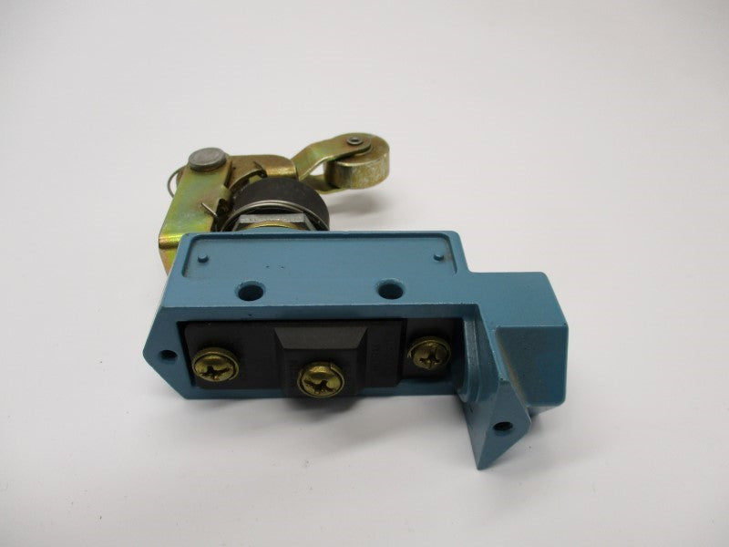MICRO SWITCH BZE6-2RN2 600VAC 2A (AS PICTURED) NSNP