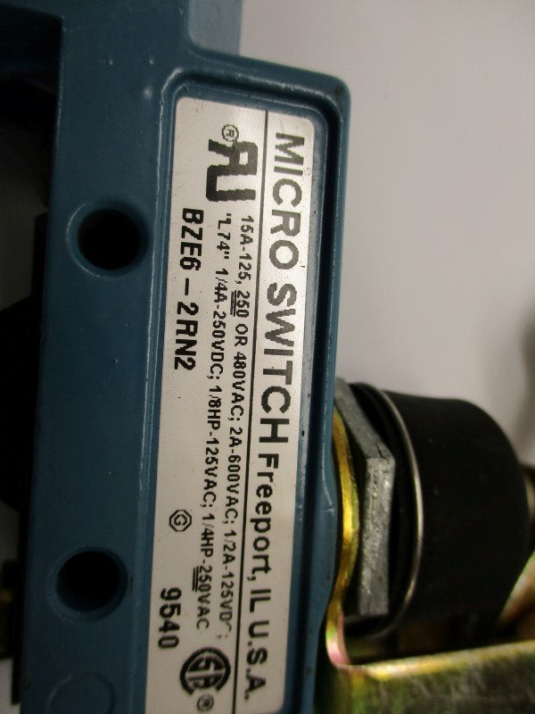 MICRO SWITCH BZE6-2RN2 600VAC 2A (AS PICTURED) NSNP