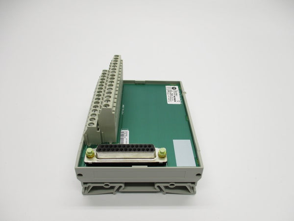 ALLEN BRADLEY 1492-AIFM8-3 SER. A 0-132VAC/DC (BR/WH) NSMP