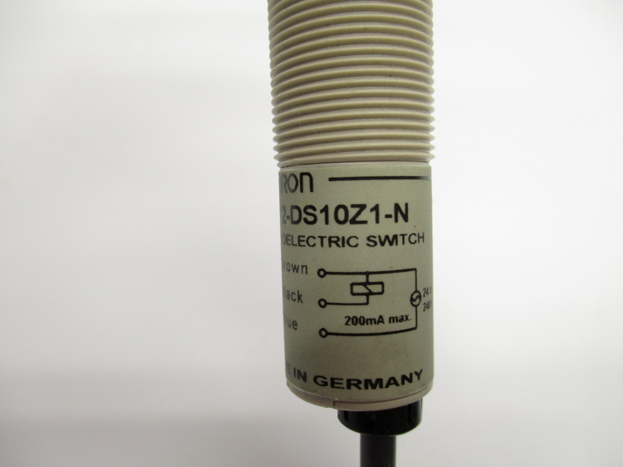 OMRON E3F2-DS10Z1-N 24-240VAC 2M NSMP