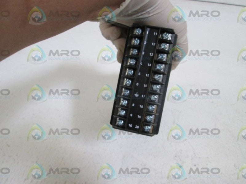 EUROTHERM TEMPERATURE CONTROL 808/D1/0/R1/0/QLS/(Ajff0405)/CE  NSNP