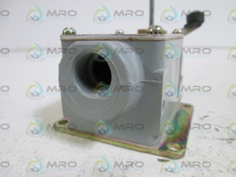 SYLVANIA LIMIT SWITCH 12DM1 (AS PICTURED)  NSNP