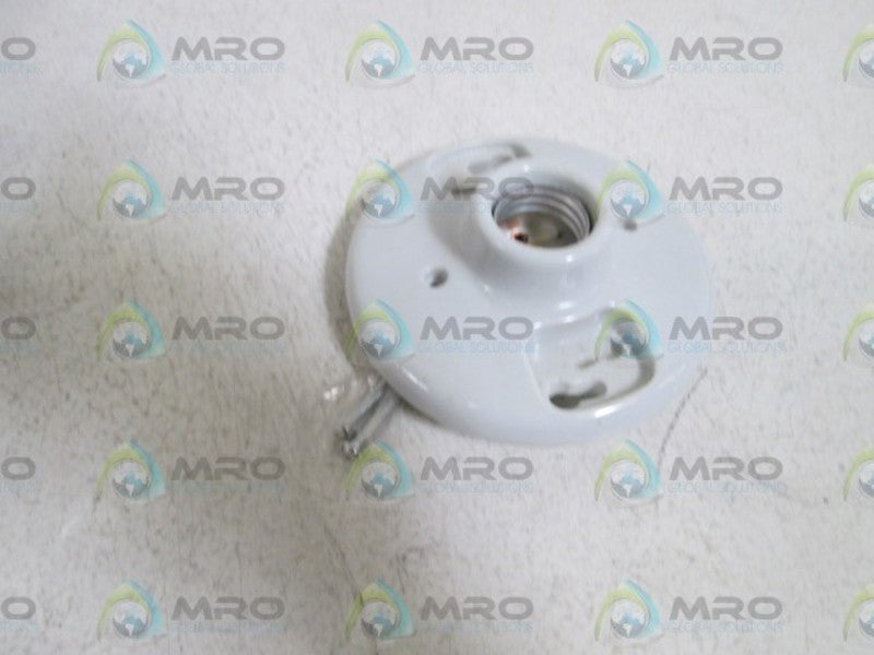 LEVITON PORCELAIN LAMPHOLDER KEYLESS 510-9875 NSMP