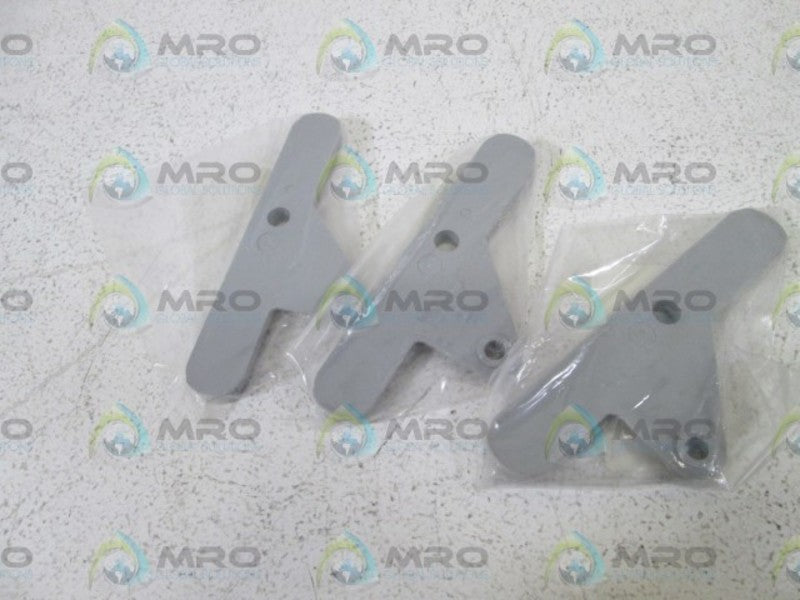 LOT OF 3 MCQUAY DMPR END PLUG 041003508 NSNP IN BAG