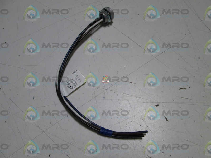 LOT OF 4 BALLUFF CONNECTOR BCC071Z NSNP IN BAG