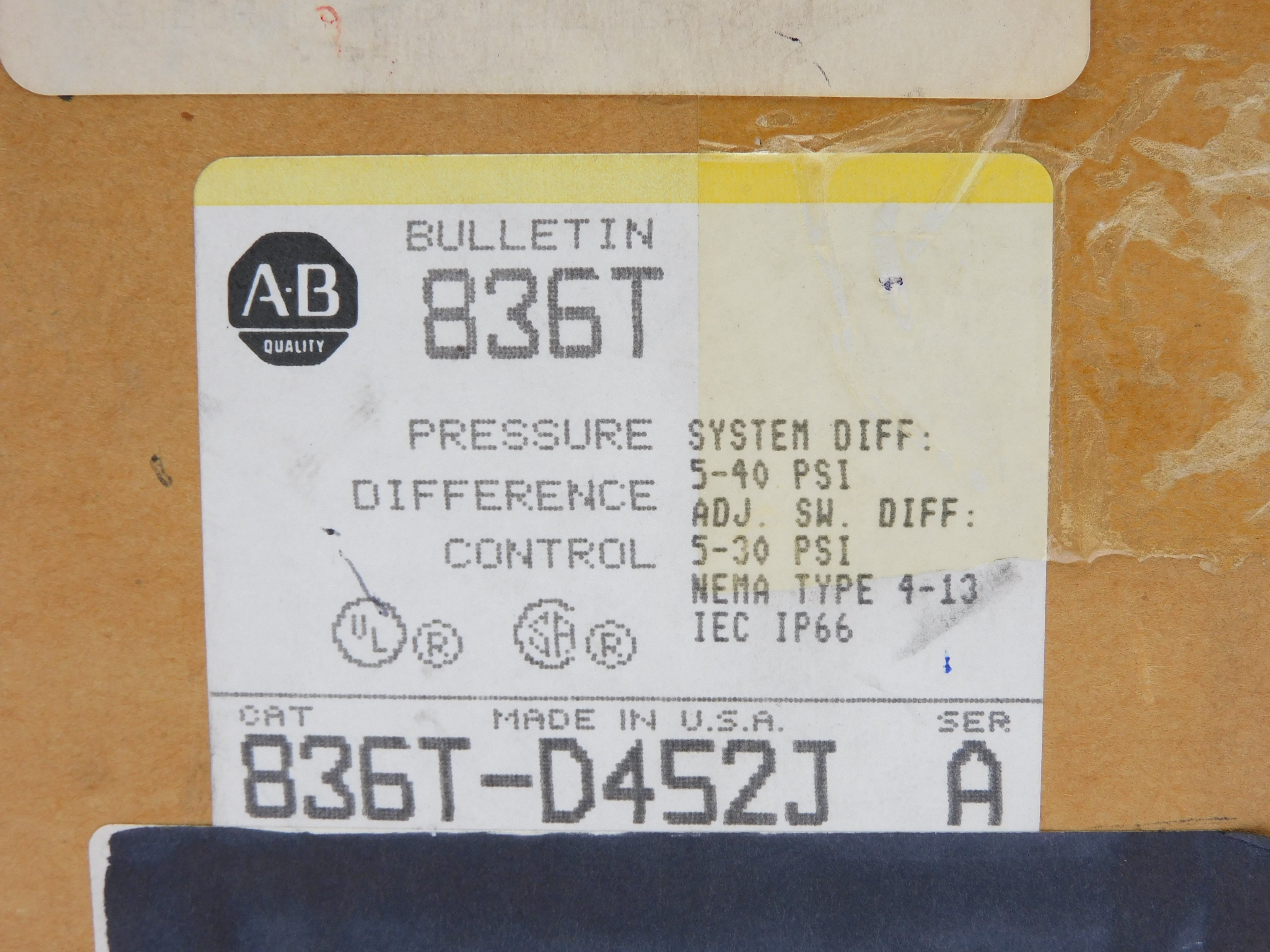 ALLEN BRADLEY 836T-D452J SER. A (BR/YL) NSMP