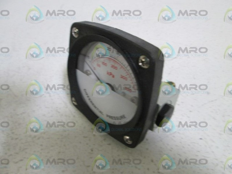 CARRIER DIFFERENTIAL PRESSURE GAUGE KM05BW220  NSNP