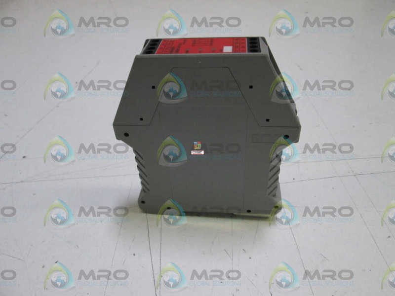 OMRON SAFETY RELAY UNIT G9SB-3012-C 24VAC/DC UNMP