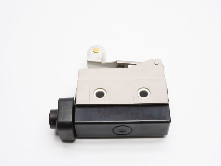 OMRON D4MC-2020 250VAC 10A NSNP