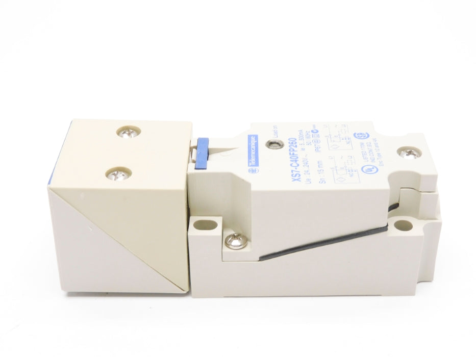 TELEMECANIQUE XS7C40FP260 24-240V NSMP